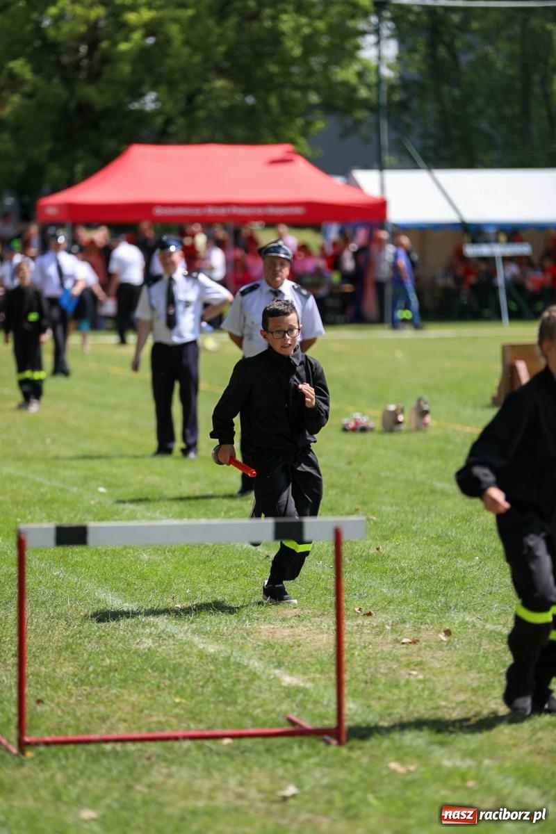 Zdjęcie w galerii na portalu naszraciborz.pl: Krzanowice wywożą trzy puchary z Bojanowa. Gminne zawody sportowo-pożarnicze wiadomości z regionu