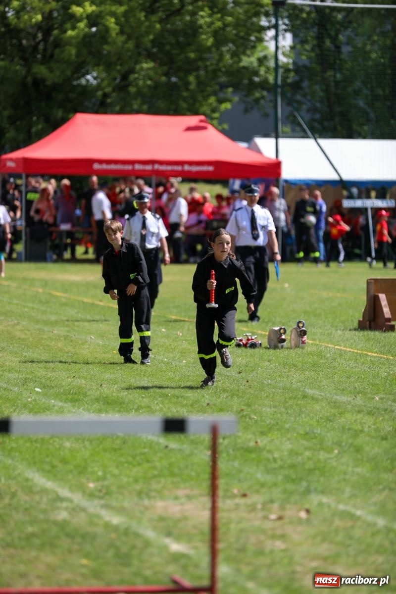 Zdjęcie w galerii na portalu naszraciborz.pl: Krzanowice wywożą trzy puchary z Bojanowa. Gminne zawody sportowo-pożarnicze wiadomości z regionu