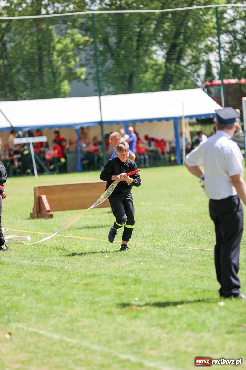 Zdjęcie w galerii na portalu naszraciborz.pl: Krzanowice wywożą trzy puchary z Bojanowa. Gminne zawody sportowo-pożarnicze wiadomości z regionu