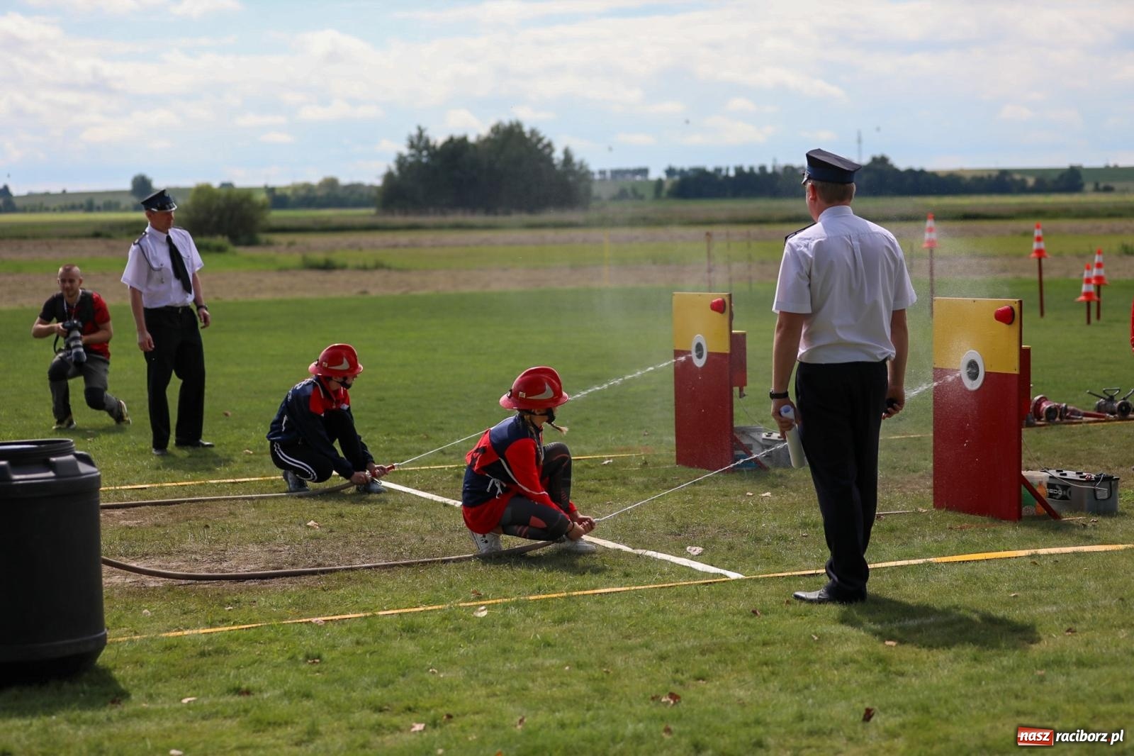 Zdjęcie w galerii na portalu naszraciborz.pl: Krzanowice wywożą trzy puchary z Bojanowa. Gminne zawody sportowo-pożarnicze wiadomości z regionu