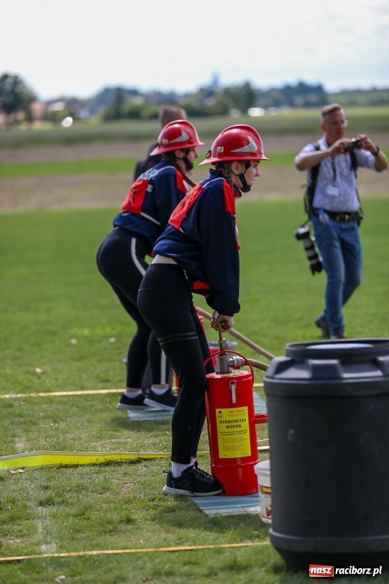 Zdjęcie w galerii na portalu naszraciborz.pl: Krzanowice wywożą trzy puchary z Bojanowa. Gminne zawody sportowo-pożarnicze wiadomości z regionu