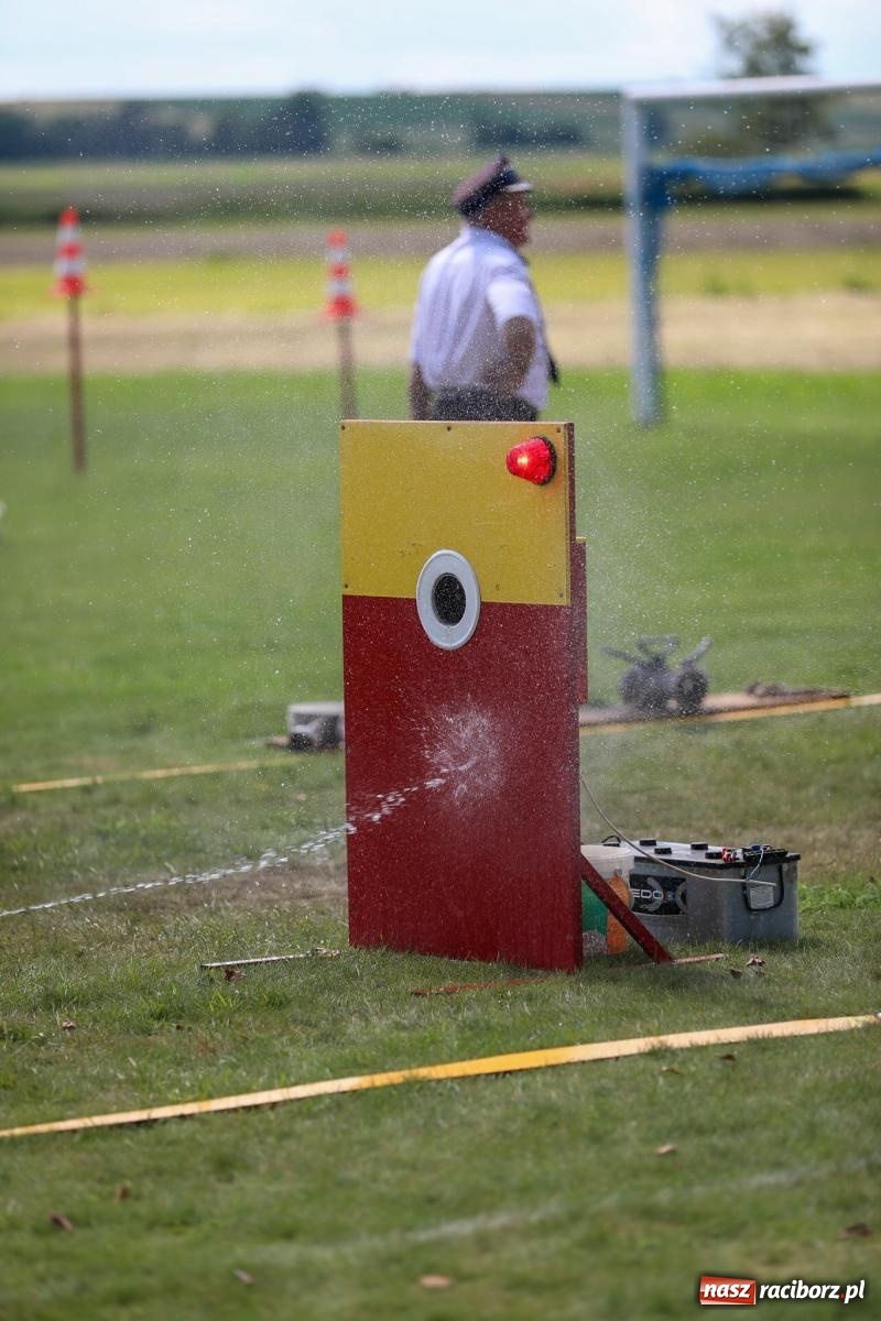 Zdjęcie w galerii na portalu naszraciborz.pl: Krzanowice wywożą trzy puchary z Bojanowa. Gminne zawody sportowo-pożarnicze wiadomości z regionu