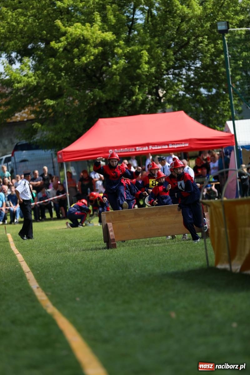 Zdjęcie w galerii na portalu naszraciborz.pl: Krzanowice wywożą trzy puchary z Bojanowa. Gminne zawody sportowo-pożarnicze wiadomości z regionu