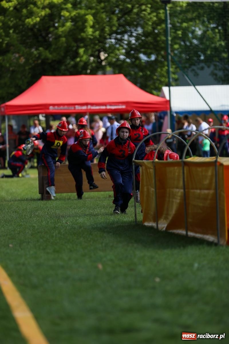 Zdjęcie w galerii na portalu naszraciborz.pl: Krzanowice wywożą trzy puchary z Bojanowa. Gminne zawody sportowo-pożarnicze wiadomości z regionu