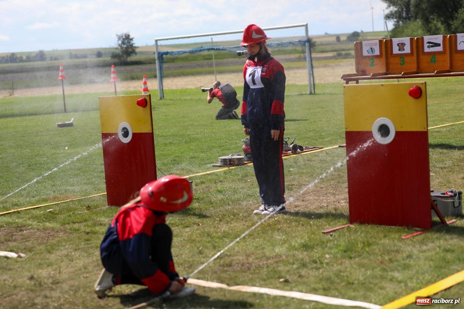 Zdjęcie w galerii na portalu naszraciborz.pl: Krzanowice wywożą trzy puchary z Bojanowa. Gminne zawody sportowo-pożarnicze wiadomości z regionu