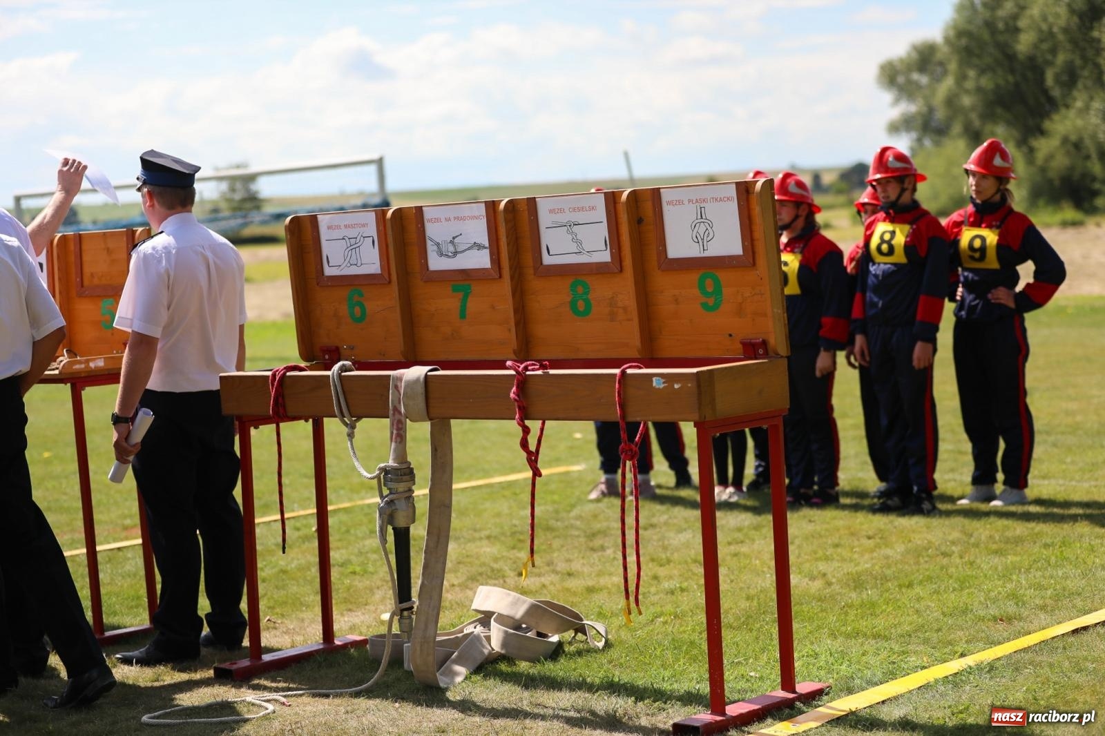 Zdjęcie w galerii na portalu naszraciborz.pl: Krzanowice wywożą trzy puchary z Bojanowa. Gminne zawody sportowo-pożarnicze wiadomości z regionu