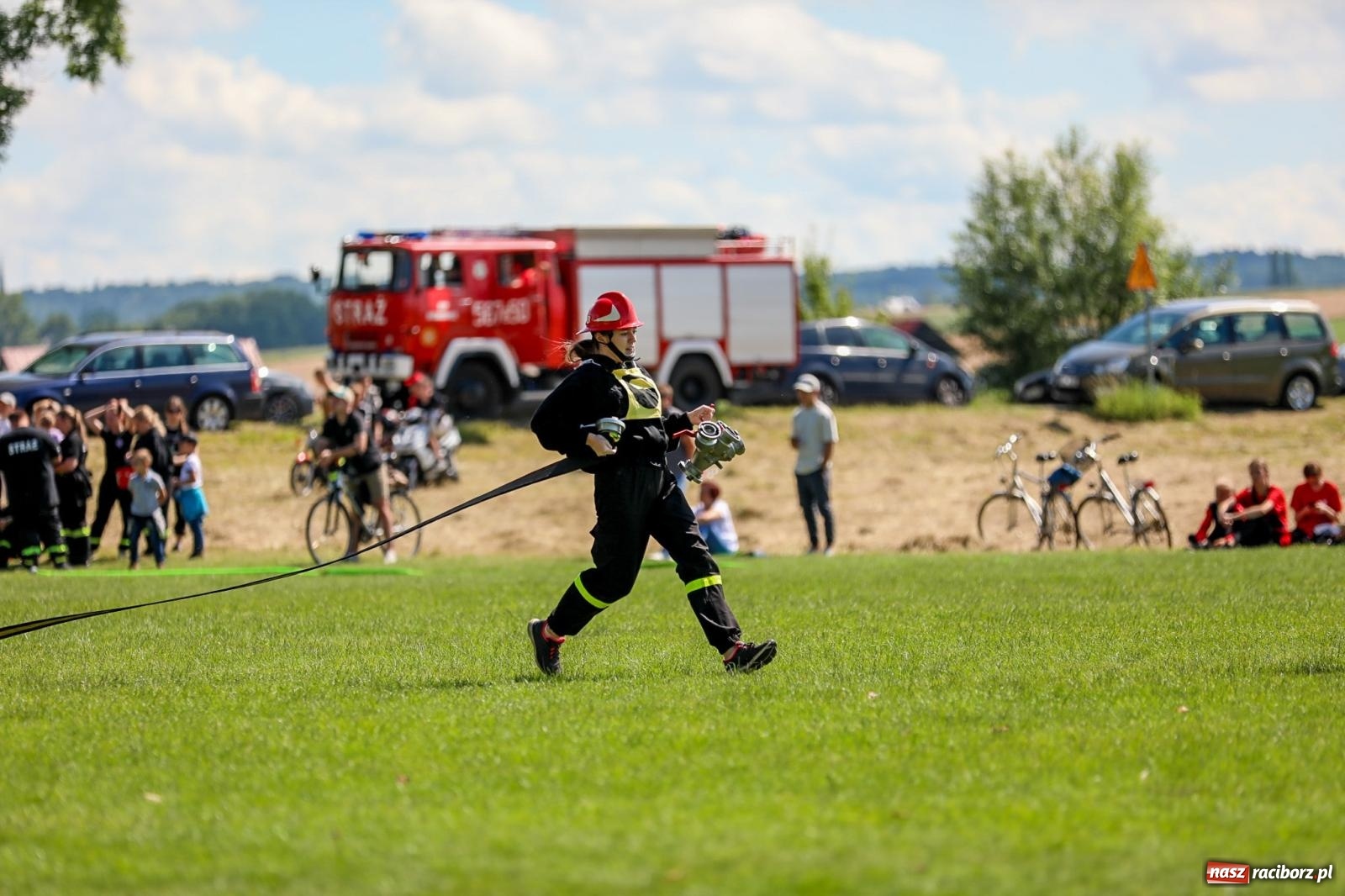 Zdjęcie w galerii na portalu naszraciborz.pl: Krzanowice wywożą trzy puchary z Bojanowa. Gminne zawody sportowo-pożarnicze wiadomości z regionu