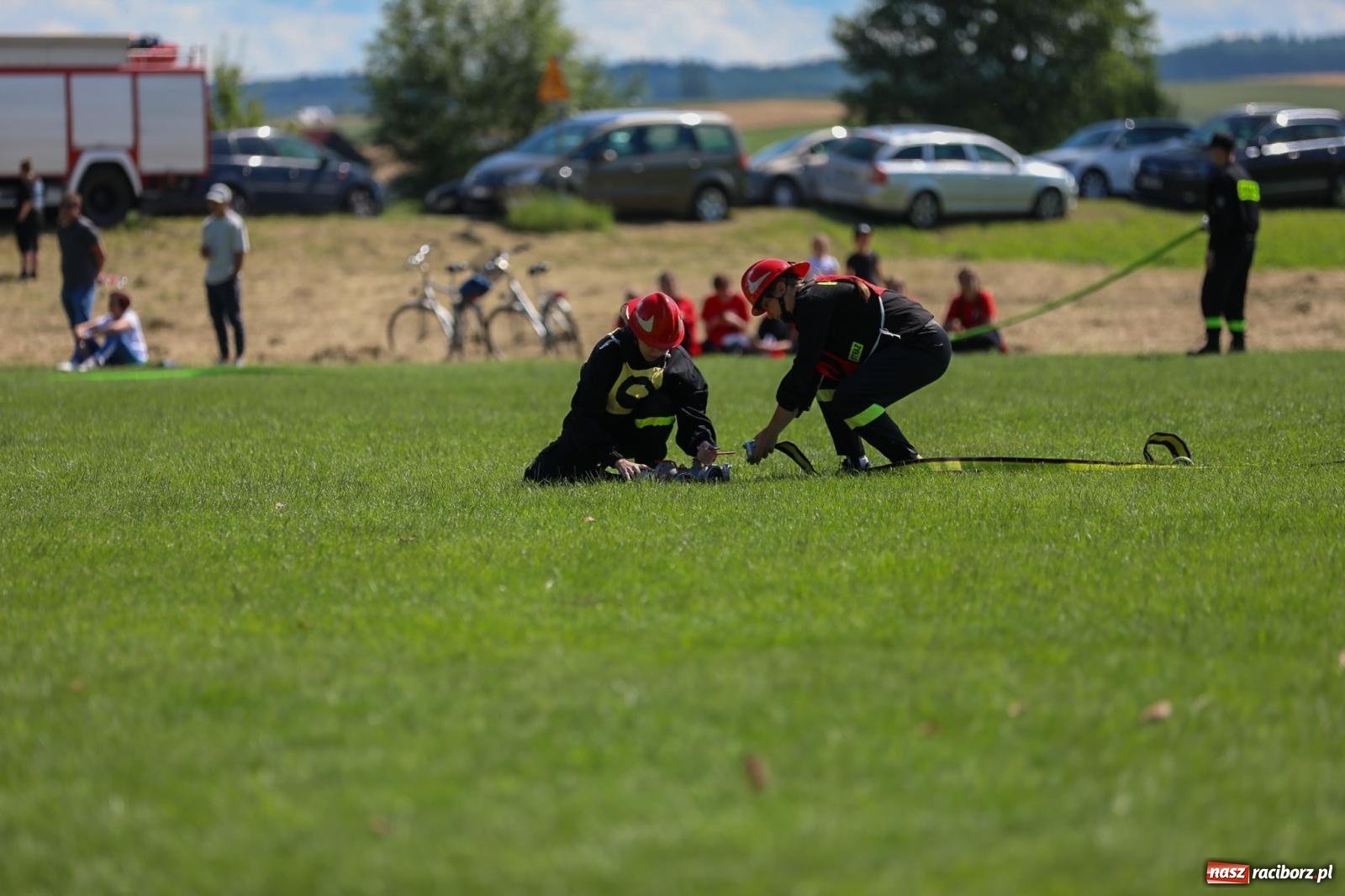 Zdjęcie w galerii na portalu naszraciborz.pl: Krzanowice wywożą trzy puchary z Bojanowa. Gminne zawody sportowo-pożarnicze wiadomości z regionu