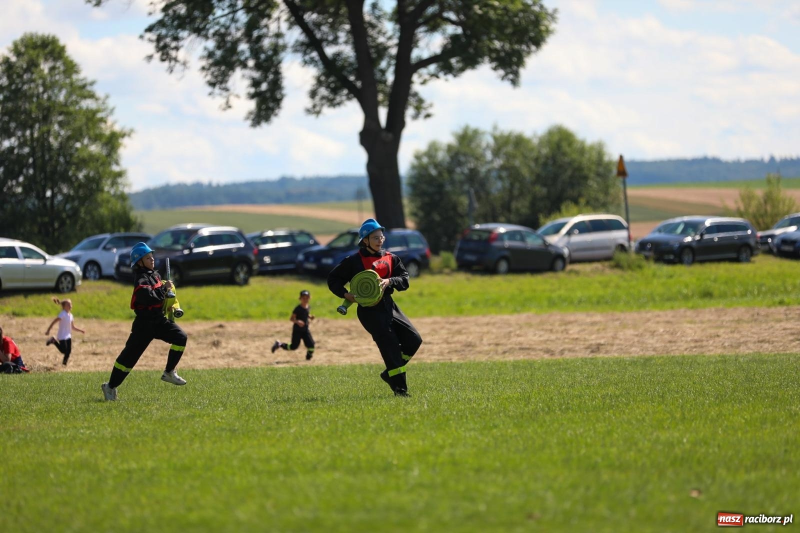 Zdjęcie w galerii na portalu naszraciborz.pl: Krzanowice wywożą trzy puchary z Bojanowa. Gminne zawody sportowo-pożarnicze wiadomości z regionu