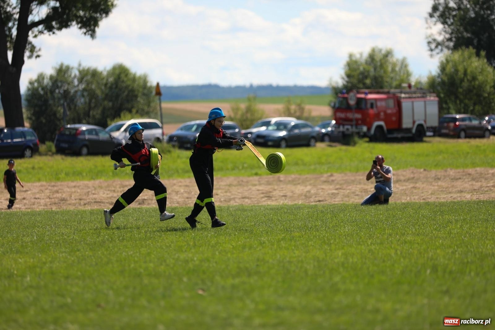 Zdjęcie w galerii na portalu naszraciborz.pl: Krzanowice wywożą trzy puchary z Bojanowa. Gminne zawody sportowo-pożarnicze wiadomości z regionu