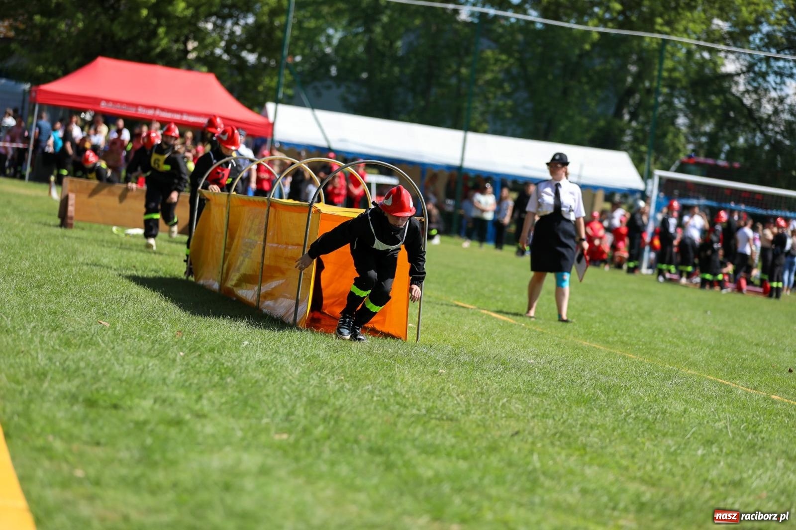 Zdjęcie w galerii na portalu naszraciborz.pl: Krzanowice wywożą trzy puchary z Bojanowa. Gminne zawody sportowo-pożarnicze wiadomości z regionu