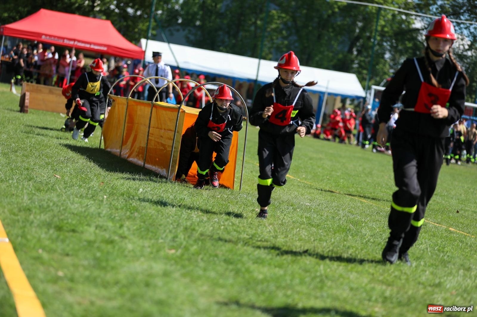 Zdjęcie w galerii na portalu naszraciborz.pl: Krzanowice wywożą trzy puchary z Bojanowa. Gminne zawody sportowo-pożarnicze wiadomości z regionu