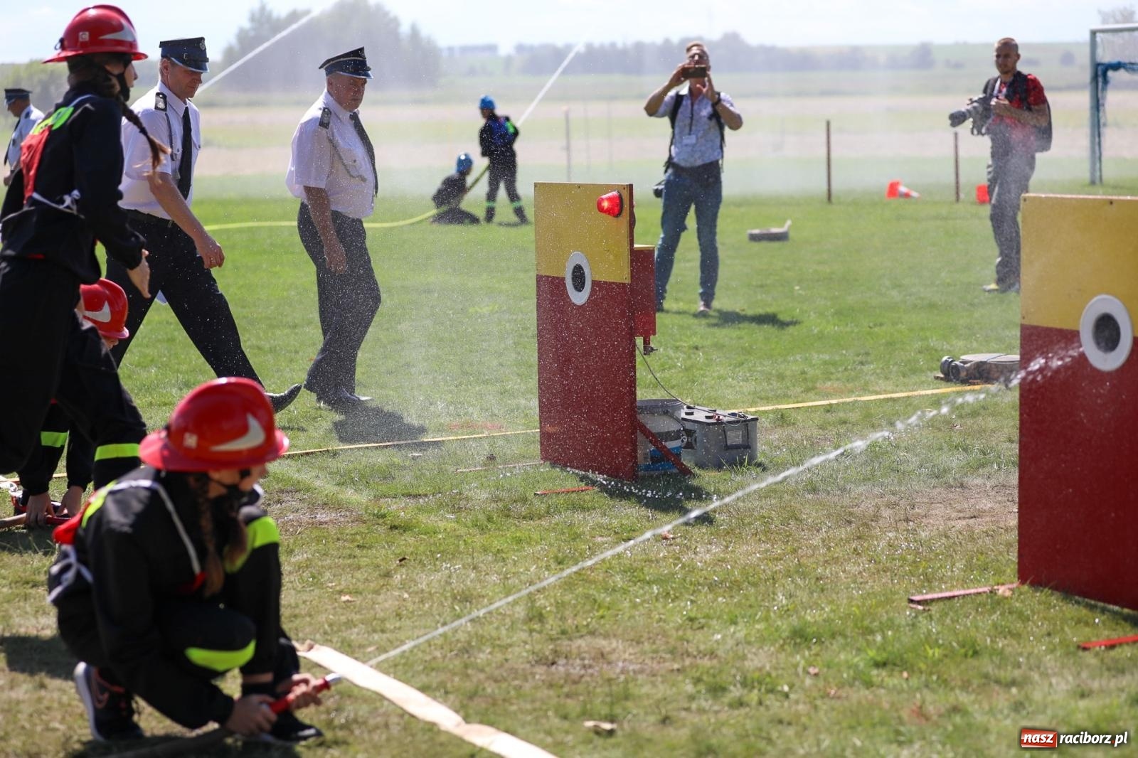 Zdjęcie w galerii na portalu naszraciborz.pl: Krzanowice wywożą trzy puchary z Bojanowa. Gminne zawody sportowo-pożarnicze wiadomości z regionu