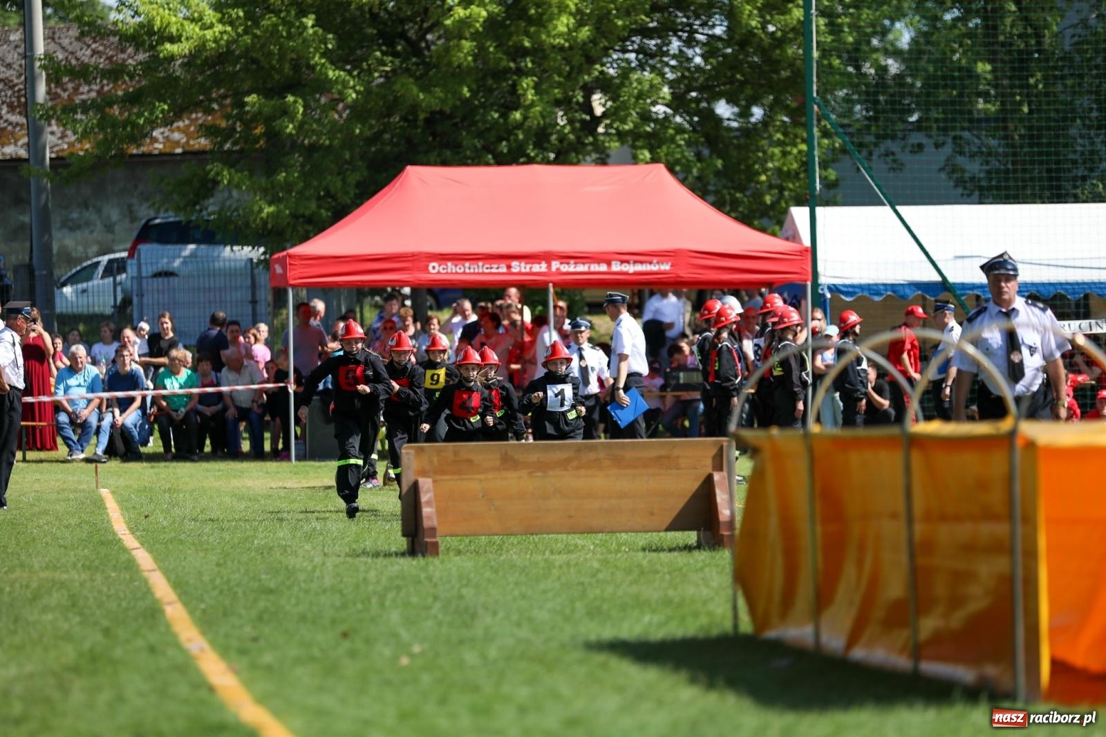 Zdjęcie w galerii na portalu naszraciborz.pl: Krzanowice wywożą trzy puchary z Bojanowa. Gminne zawody sportowo-pożarnicze wiadomości z regionu