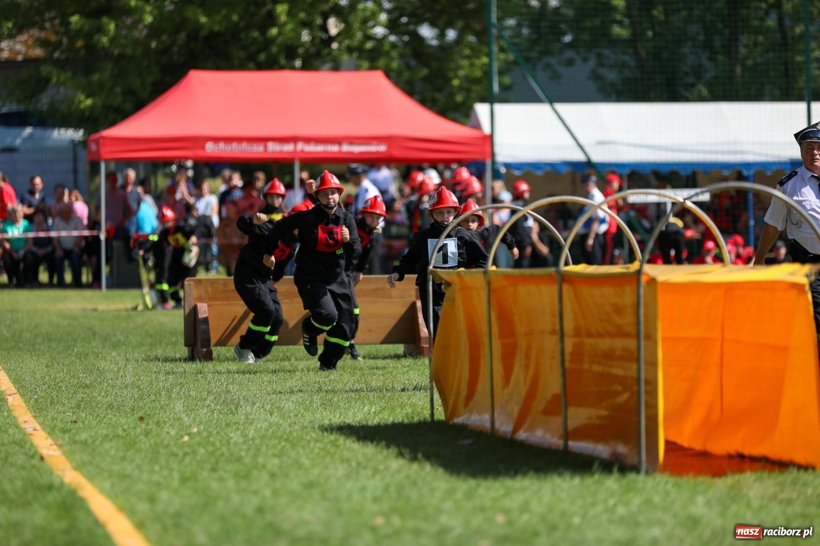 Zdjęcie w galerii na portalu naszraciborz.pl: Krzanowice wywożą trzy puchary z Bojanowa. Gminne zawody sportowo-pożarnicze wiadomości z regionu