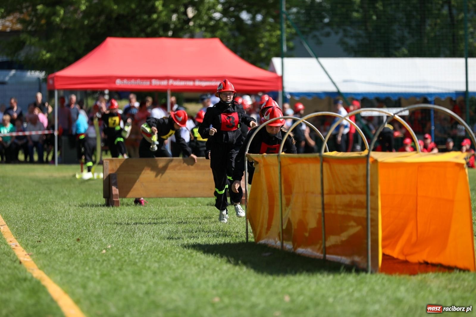 Zdjęcie w galerii na portalu naszraciborz.pl: Krzanowice wywożą trzy puchary z Bojanowa. Gminne zawody sportowo-pożarnicze wiadomości z regionu