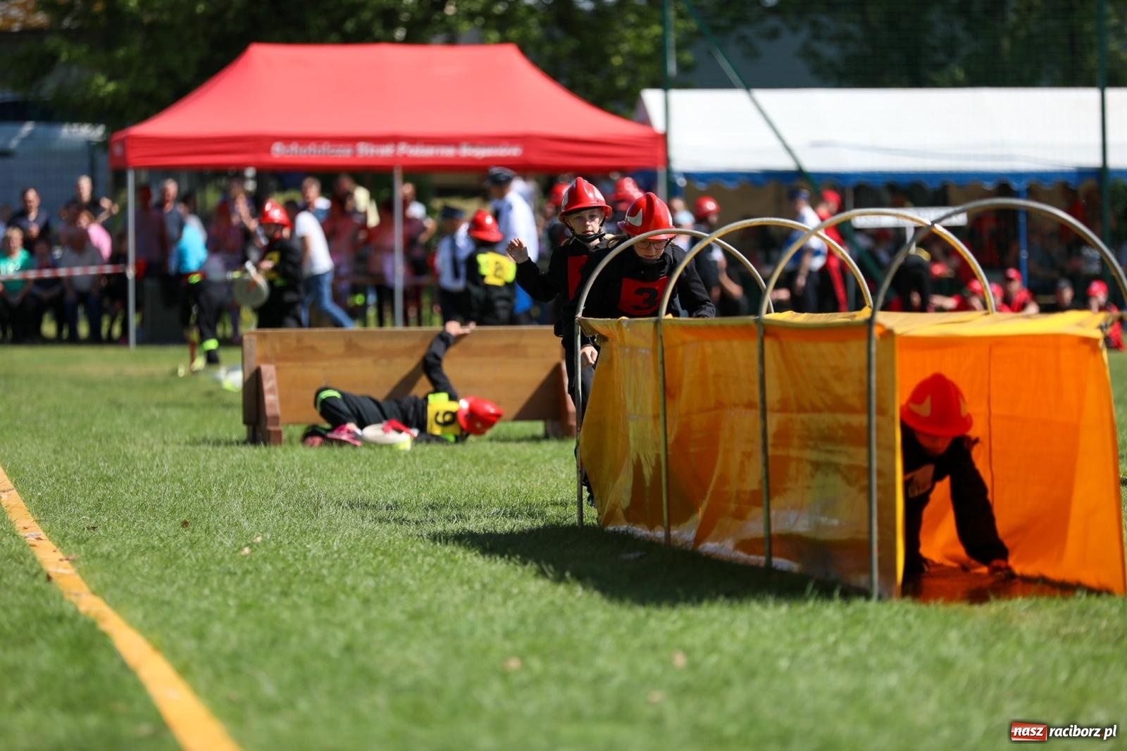 Zdjęcie w galerii na portalu naszraciborz.pl: Krzanowice wywożą trzy puchary z Bojanowa. Gminne zawody sportowo-pożarnicze wiadomości z regionu