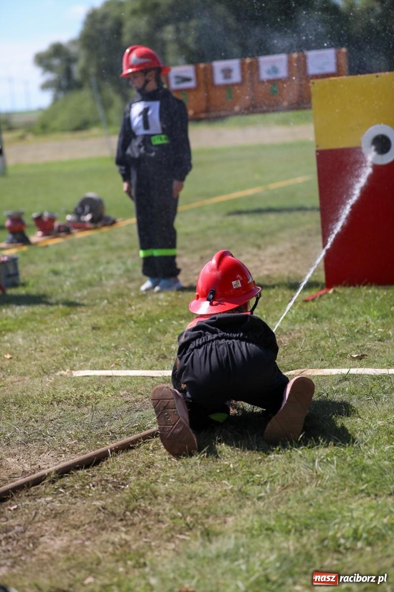 Zdjęcie w galerii na portalu naszraciborz.pl: Krzanowice wywożą trzy puchary z Bojanowa. Gminne zawody sportowo-pożarnicze wiadomości z regionu