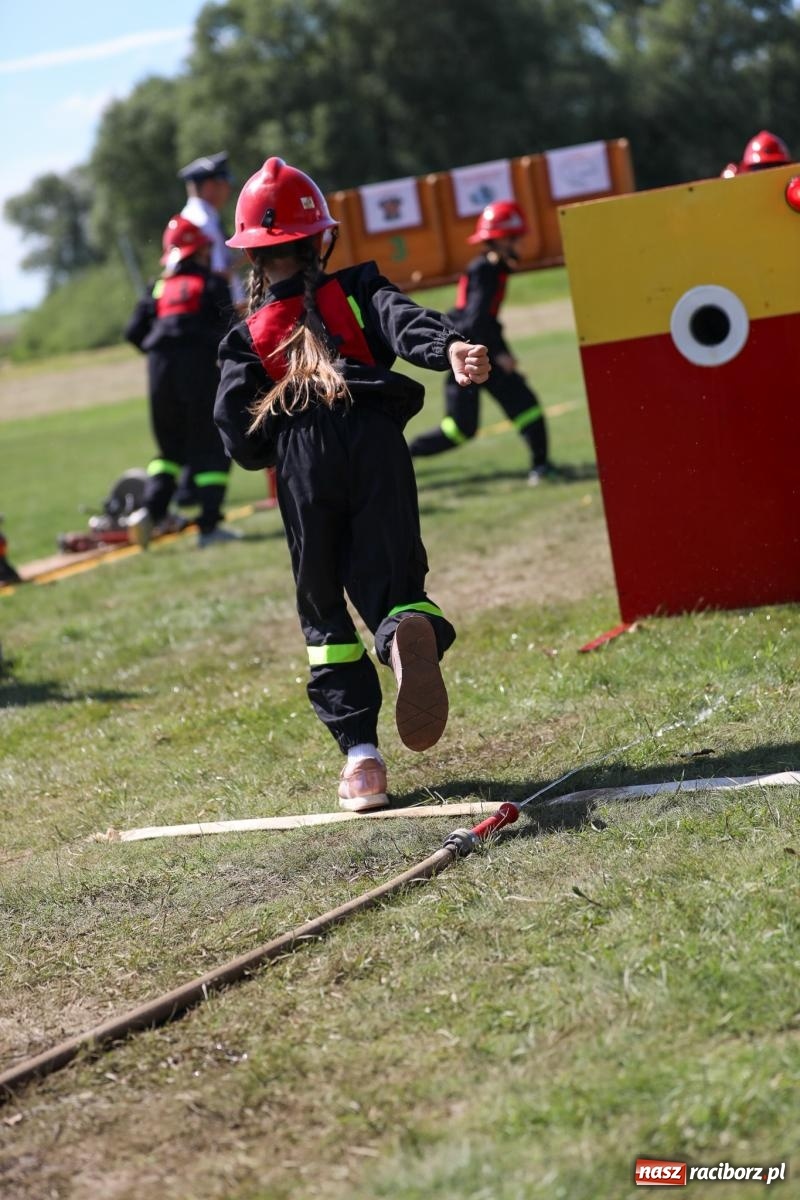 Zdjęcie w galerii na portalu naszraciborz.pl: Krzanowice wywożą trzy puchary z Bojanowa. Gminne zawody sportowo-pożarnicze wiadomości z regionu