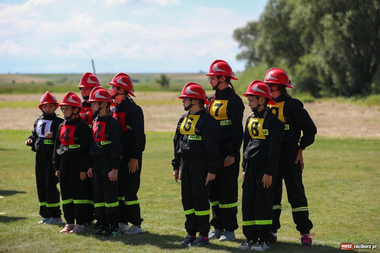 Zdjęcie w galerii na portalu naszraciborz.pl: Krzanowice wywożą trzy puchary z Bojanowa. Gminne zawody sportowo-pożarnicze wiadomości z regionu