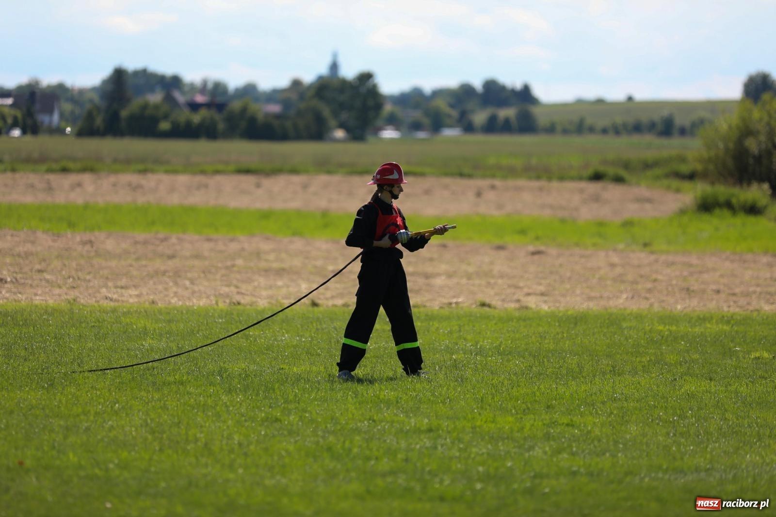 Zdjęcie w galerii na portalu naszraciborz.pl: Krzanowice wywożą trzy puchary z Bojanowa. Gminne zawody sportowo-pożarnicze wiadomości z regionu