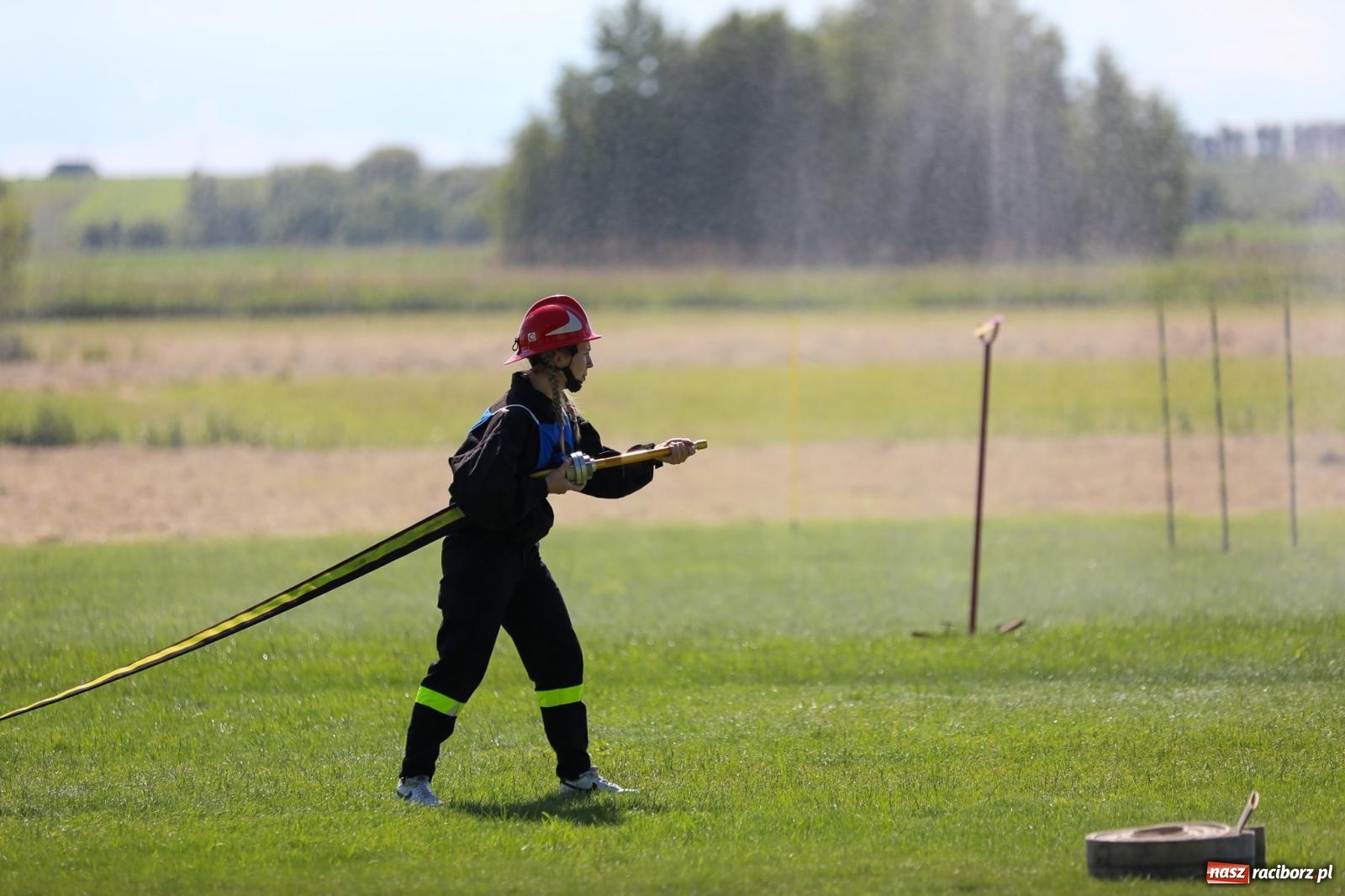 Zdjęcie w galerii na portalu naszraciborz.pl: Krzanowice wywożą trzy puchary z Bojanowa. Gminne zawody sportowo-pożarnicze wiadomości z regionu