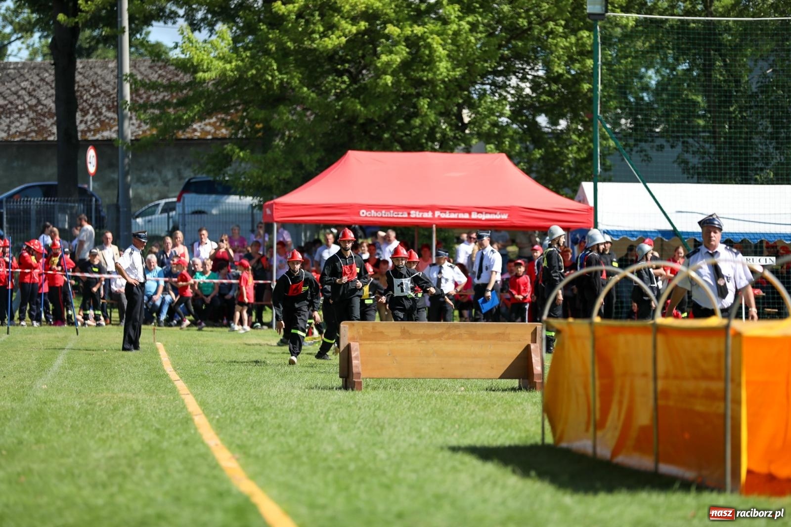 Zdjęcie w galerii na portalu naszraciborz.pl: Krzanowice wywożą trzy puchary z Bojanowa. Gminne zawody sportowo-pożarnicze wiadomości z regionu