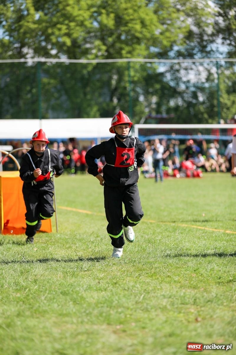 Zdjęcie w galerii na portalu naszraciborz.pl: Krzanowice wywożą trzy puchary z Bojanowa. Gminne zawody sportowo-pożarnicze wiadomości z regionu