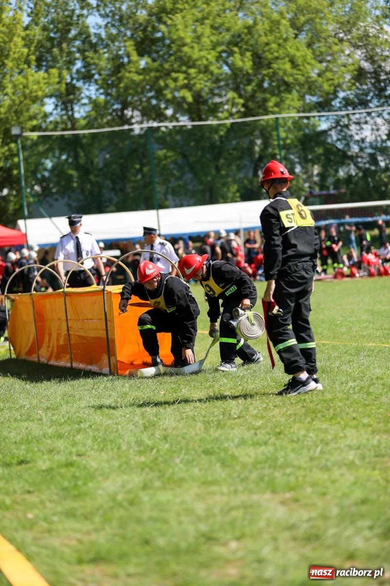 Zdjęcie w galerii na portalu naszraciborz.pl: Krzanowice wywożą trzy puchary z Bojanowa. Gminne zawody sportowo-pożarnicze wiadomości z regionu