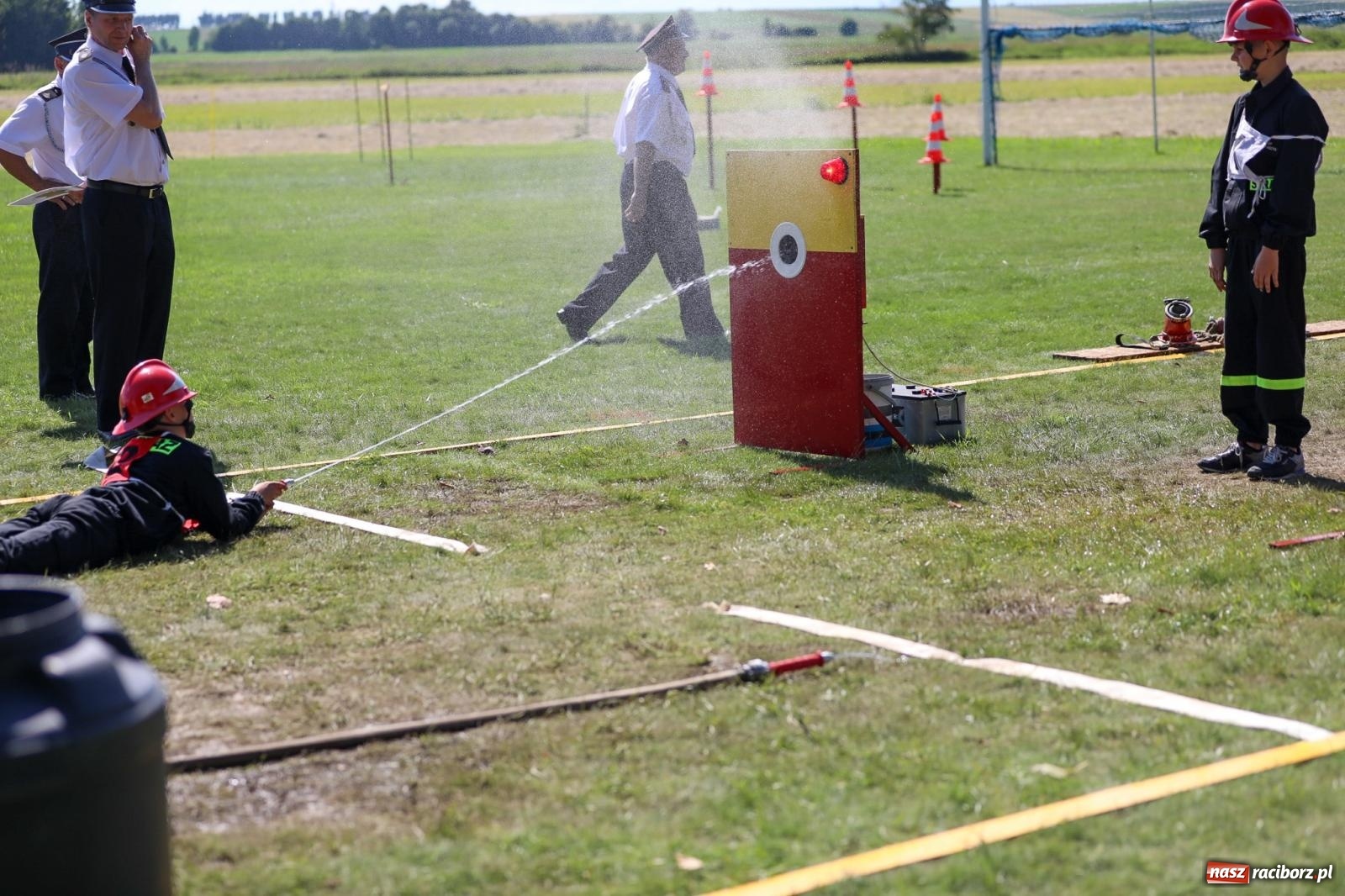 Zdjęcie w galerii na portalu naszraciborz.pl: Krzanowice wywożą trzy puchary z Bojanowa. Gminne zawody sportowo-pożarnicze wiadomości z regionu