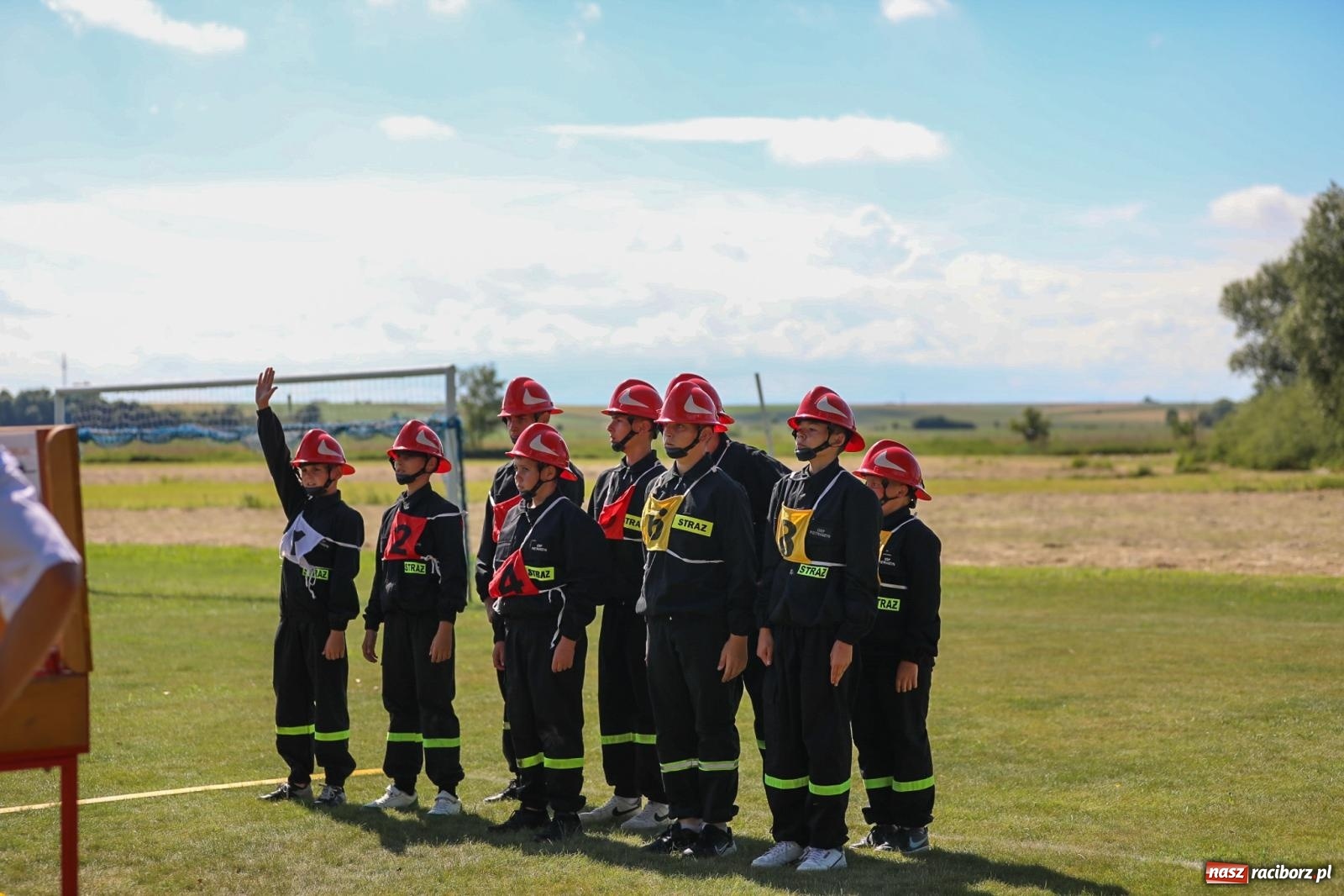 Zdjęcie w galerii na portalu naszraciborz.pl: Krzanowice wywożą trzy puchary z Bojanowa. Gminne zawody sportowo-pożarnicze wiadomości z regionu