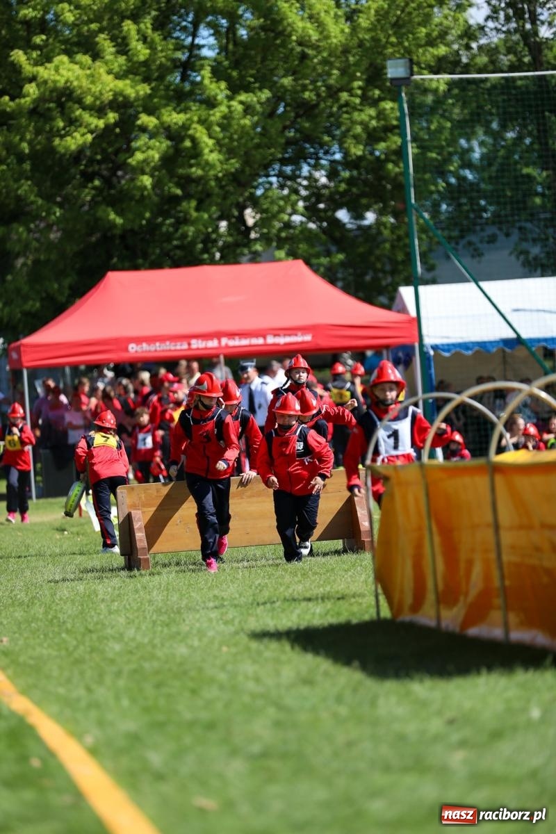 Zdjęcie w galerii na portalu naszraciborz.pl: Krzanowice wywożą trzy puchary z Bojanowa. Gminne zawody sportowo-pożarnicze wiadomości z regionu