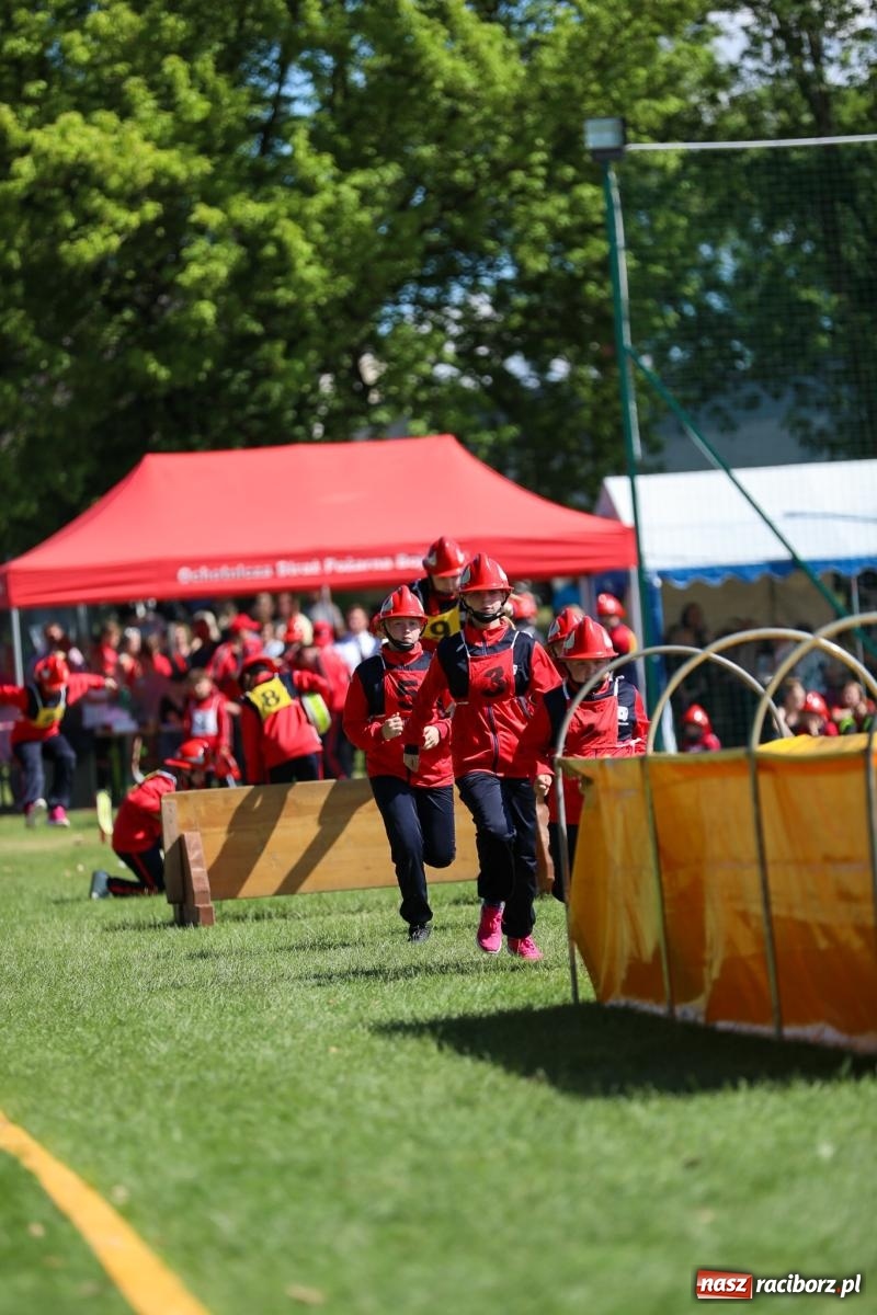 Zdjęcie w galerii na portalu naszraciborz.pl: Krzanowice wywożą trzy puchary z Bojanowa. Gminne zawody sportowo-pożarnicze wiadomości z regionu