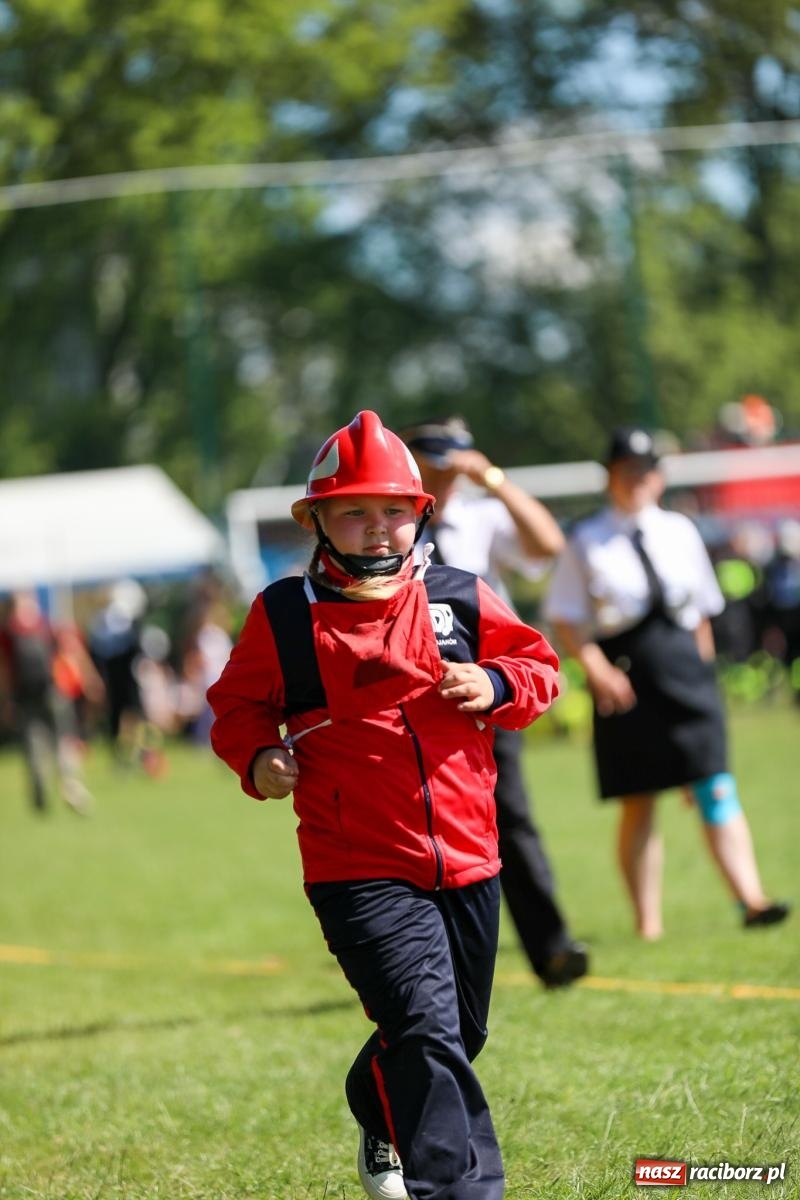 Zdjęcie w galerii na portalu naszraciborz.pl: Krzanowice wywożą trzy puchary z Bojanowa. Gminne zawody sportowo-pożarnicze wiadomości z regionu