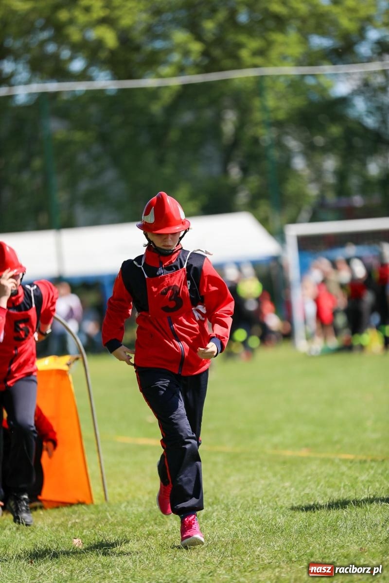 Zdjęcie w galerii na portalu naszraciborz.pl: Krzanowice wywożą trzy puchary z Bojanowa. Gminne zawody sportowo-pożarnicze wiadomości z regionu