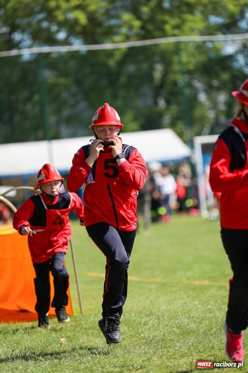 Zdjęcie w galerii na portalu naszraciborz.pl: Krzanowice wywożą trzy puchary z Bojanowa. Gminne zawody sportowo-pożarnicze wiadomości z regionu