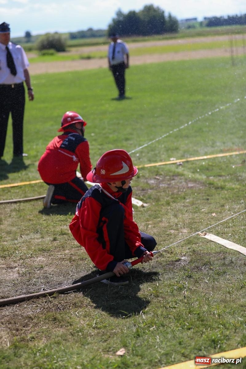 Zdjęcie w galerii na portalu naszraciborz.pl: Krzanowice wywożą trzy puchary z Bojanowa. Gminne zawody sportowo-pożarnicze wiadomości z regionu