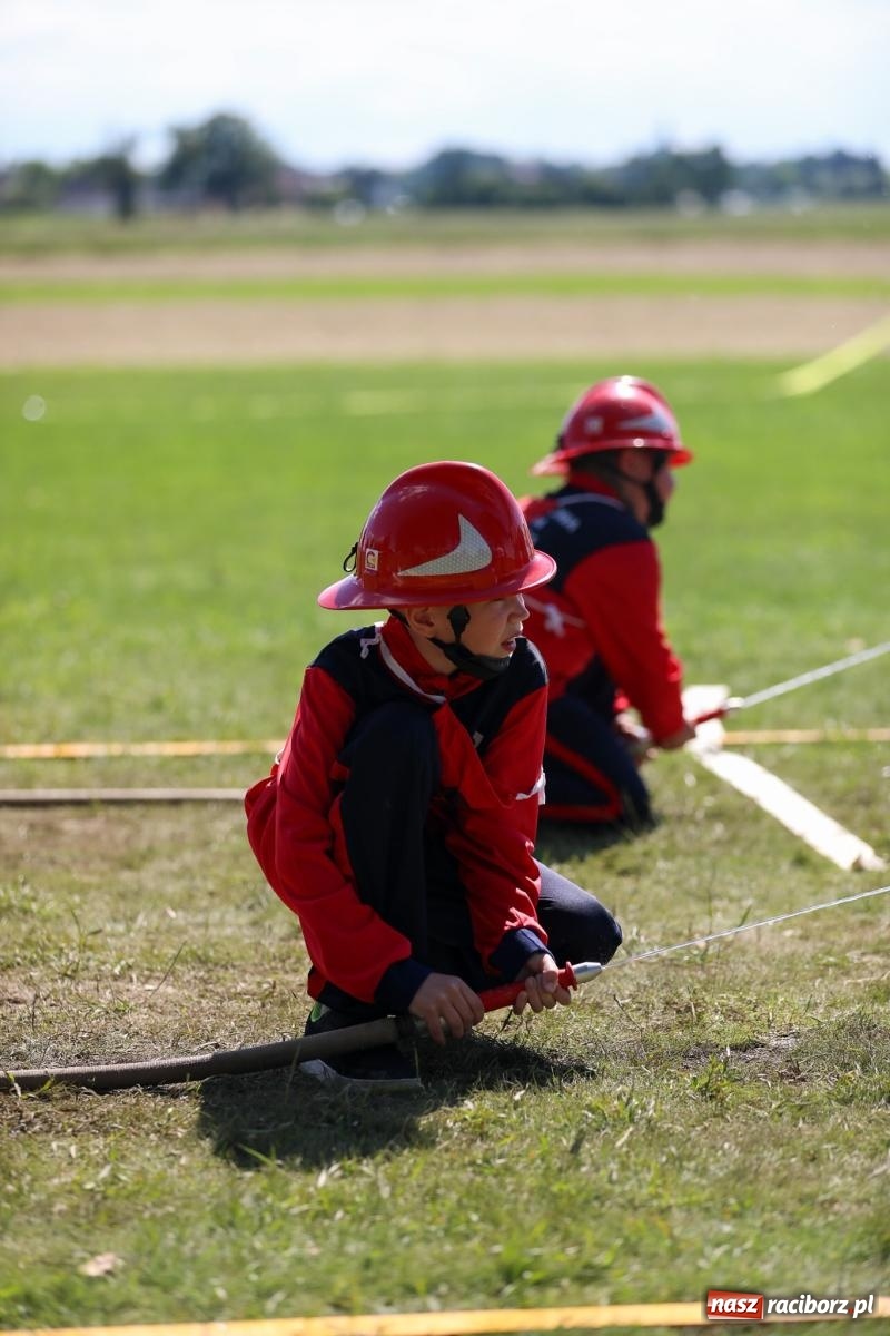 Zdjęcie w galerii na portalu naszraciborz.pl: Krzanowice wywożą trzy puchary z Bojanowa. Gminne zawody sportowo-pożarnicze wiadomości z regionu