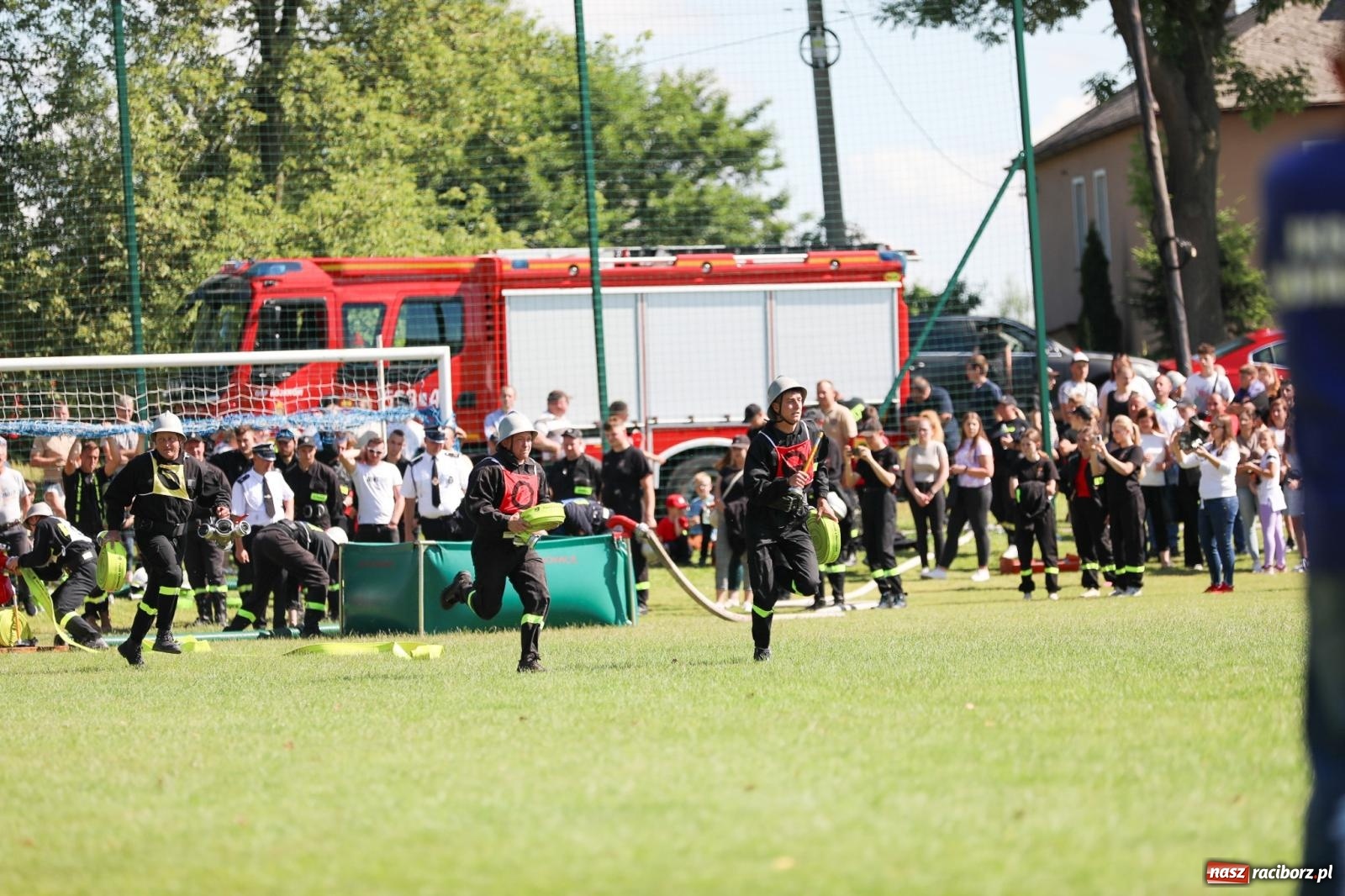 Zdjęcie w galerii na portalu naszraciborz.pl: Krzanowice wywożą trzy puchary z Bojanowa. Gminne zawody sportowo-pożarnicze wiadomości z regionu