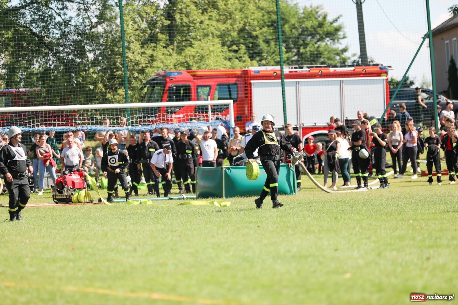 Zdjęcie w galerii na portalu naszraciborz.pl: Krzanowice wywożą trzy puchary z Bojanowa. Gminne zawody sportowo-pożarnicze wiadomości z regionu