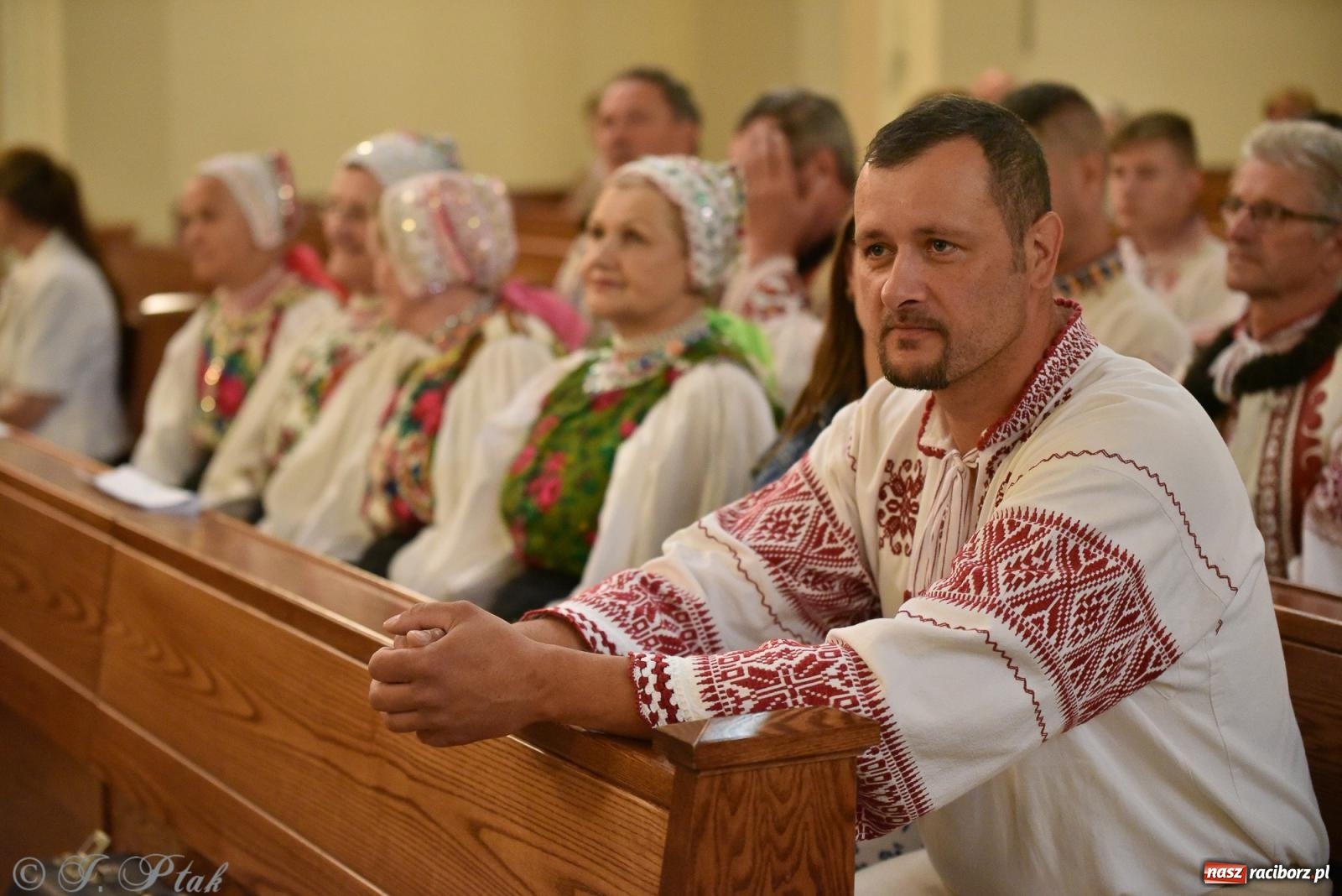 Zdjęcie w galerii na portalu naszraciborz.pl: W okrąglaku jak w Meksyku. Potomkowie Azteków w parafii NSPJ [FOTO i WIDEO] wiadomości z regionu