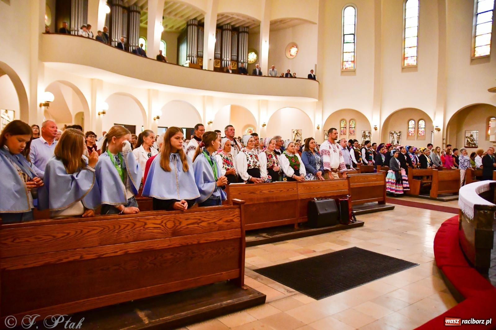 Zdjęcie w galerii na portalu naszraciborz.pl: W okrąglaku jak w Meksyku. Potomkowie Azteków w parafii NSPJ [FOTO i WIDEO] wiadomości z regionu