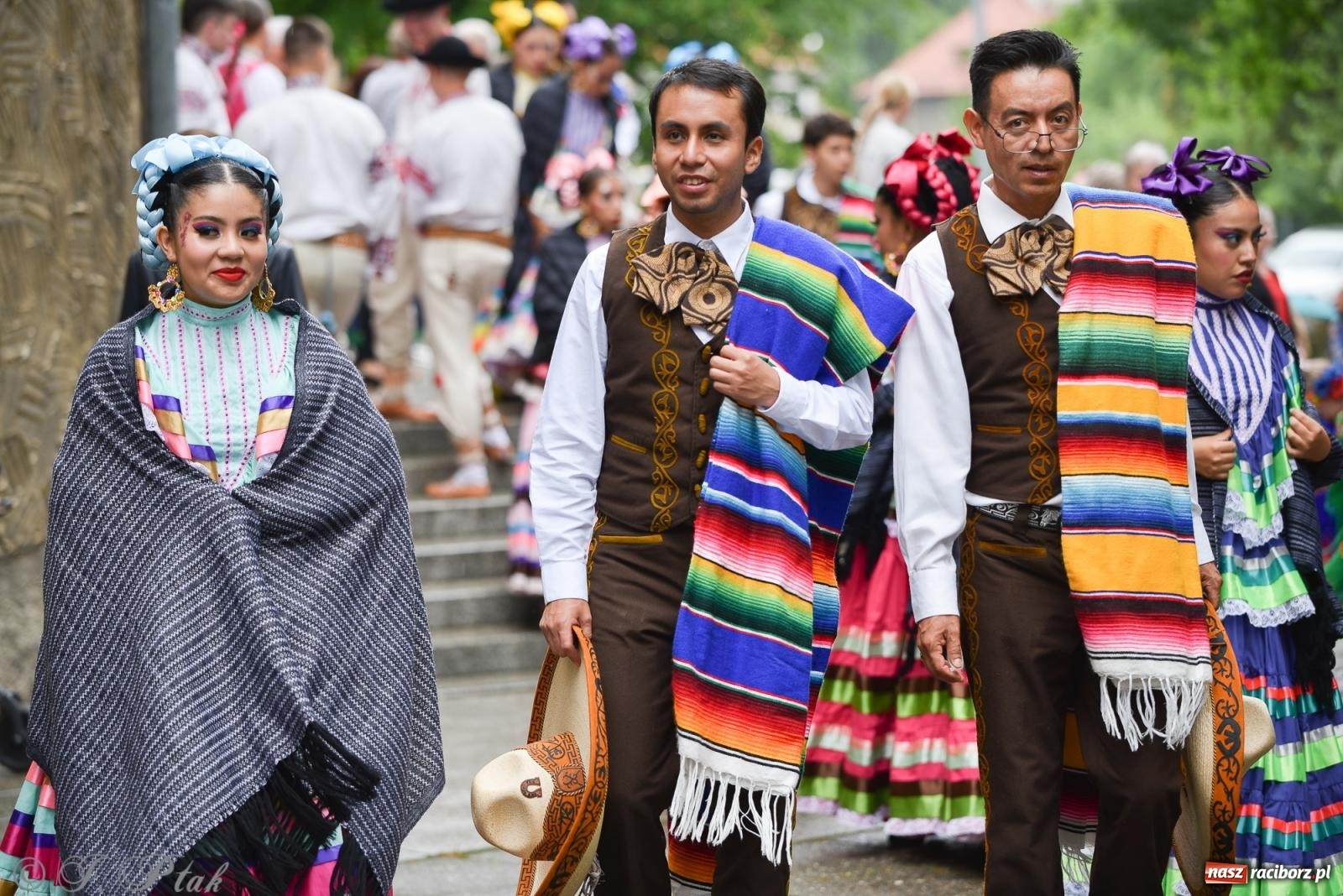 Zdjęcie w galerii na portalu naszraciborz.pl: W okrąglaku jak w Meksyku. Potomkowie Azteków w parafii NSPJ [FOTO i WIDEO] wiadomości z regionu