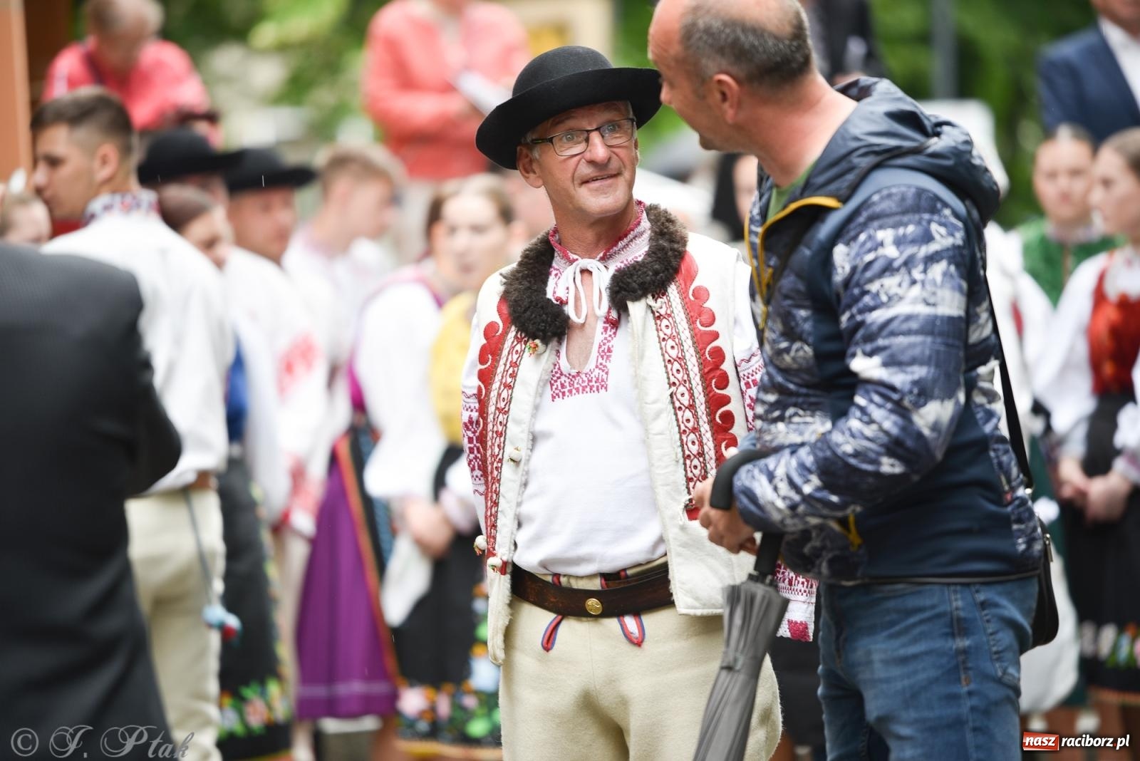 Zdjęcie w galerii na portalu naszraciborz.pl: W okrąglaku jak w Meksyku. Potomkowie Azteków w parafii NSPJ [FOTO i WIDEO] wiadomości z regionu