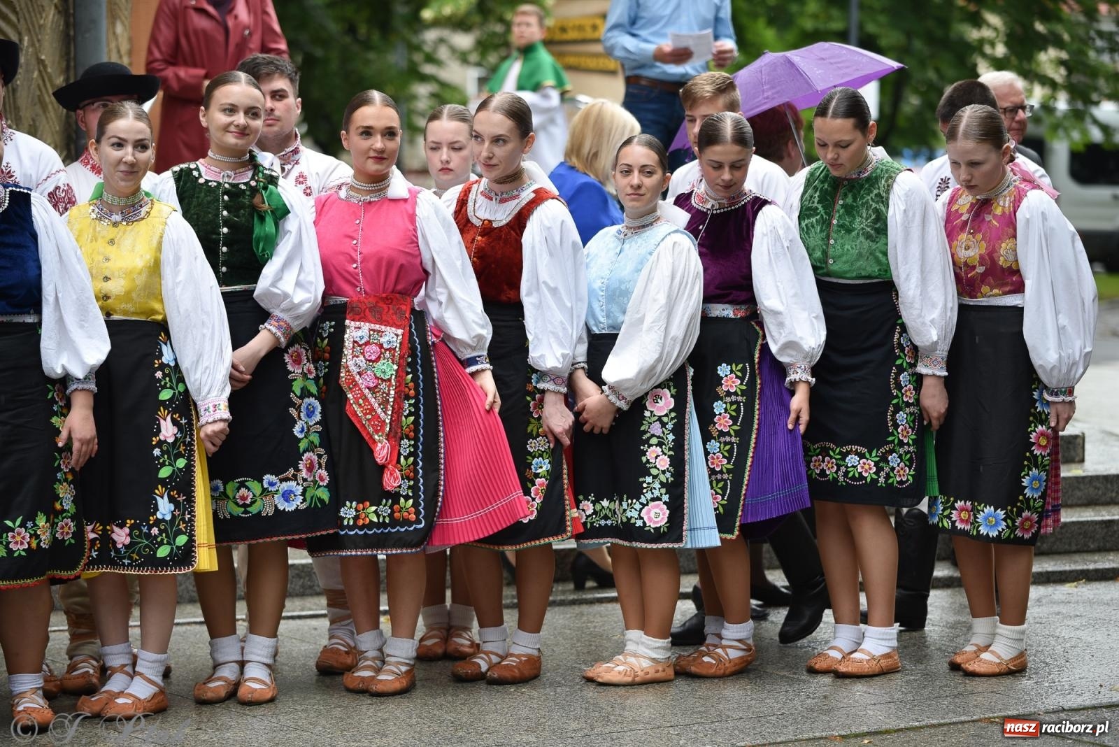 Zdjęcie w galerii na portalu naszraciborz.pl: W okrąglaku jak w Meksyku. Potomkowie Azteków w parafii NSPJ [FOTO i WIDEO] wiadomości z regionu