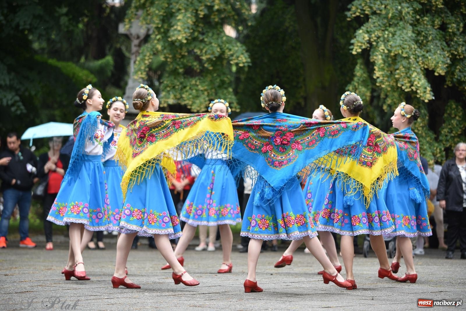 Zdjęcie w galerii na portalu naszraciborz.pl: W okrąglaku jak w Meksyku. Potomkowie Azteków w parafii NSPJ [FOTO i WIDEO] wiadomości z regionu