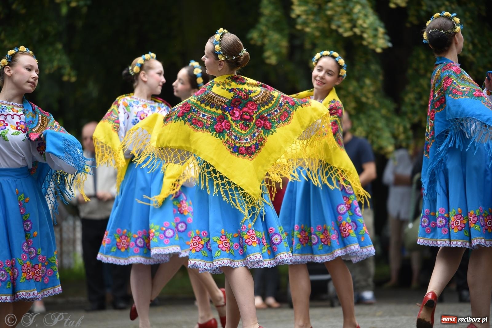 Zdjęcie w galerii na portalu naszraciborz.pl: W okrąglaku jak w Meksyku. Potomkowie Azteków w parafii NSPJ [FOTO i WIDEO] wiadomości z regionu