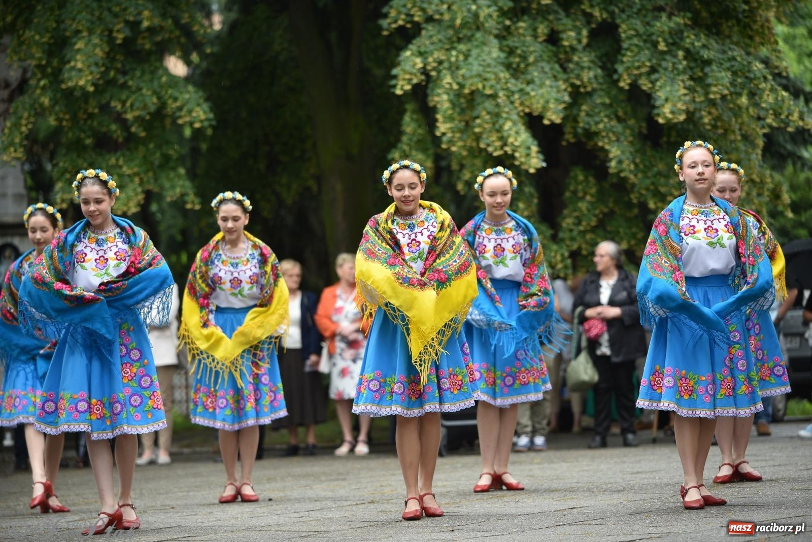 Zdjęcie w galerii na portalu naszraciborz.pl: W okrąglaku jak w Meksyku. Potomkowie Azteków w parafii NSPJ [FOTO i WIDEO] wiadomości z regionu