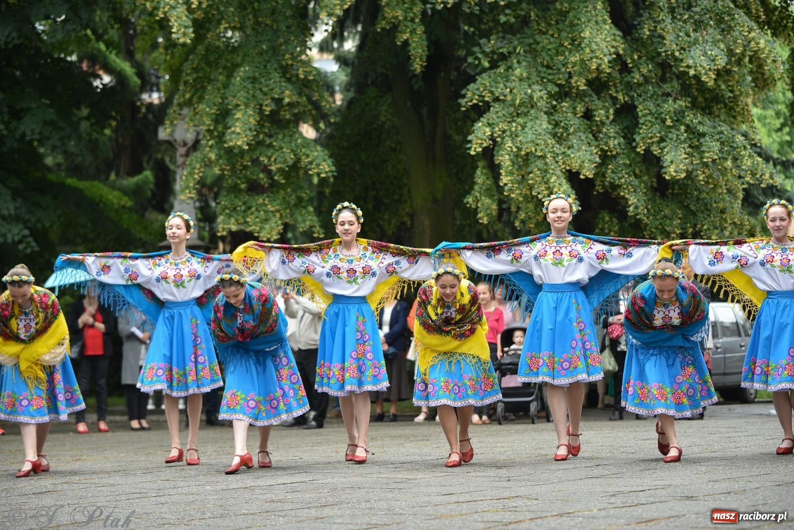 Zdjęcie w galerii na portalu naszraciborz.pl: W okrąglaku jak w Meksyku. Potomkowie Azteków w parafii NSPJ [FOTO i WIDEO] wiadomości z regionu