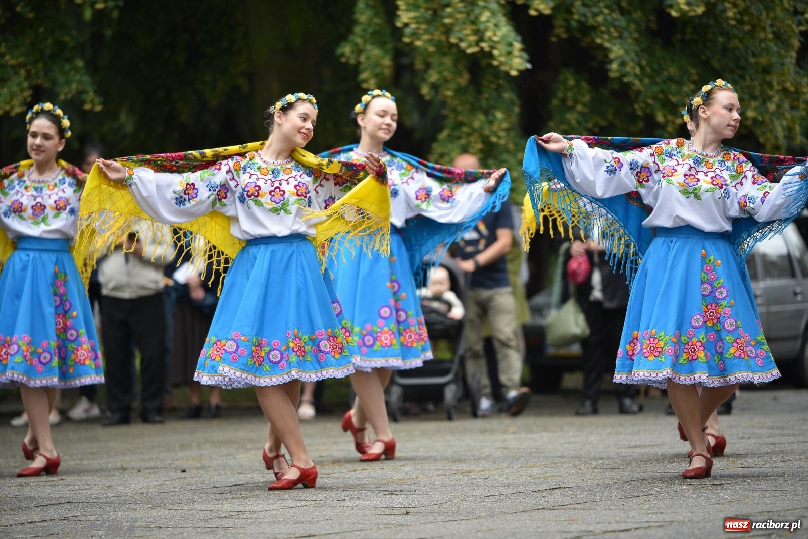 Zdjęcie w galerii na portalu naszraciborz.pl: W okrąglaku jak w Meksyku. Potomkowie Azteków w parafii NSPJ [FOTO i WIDEO] wiadomości z regionu